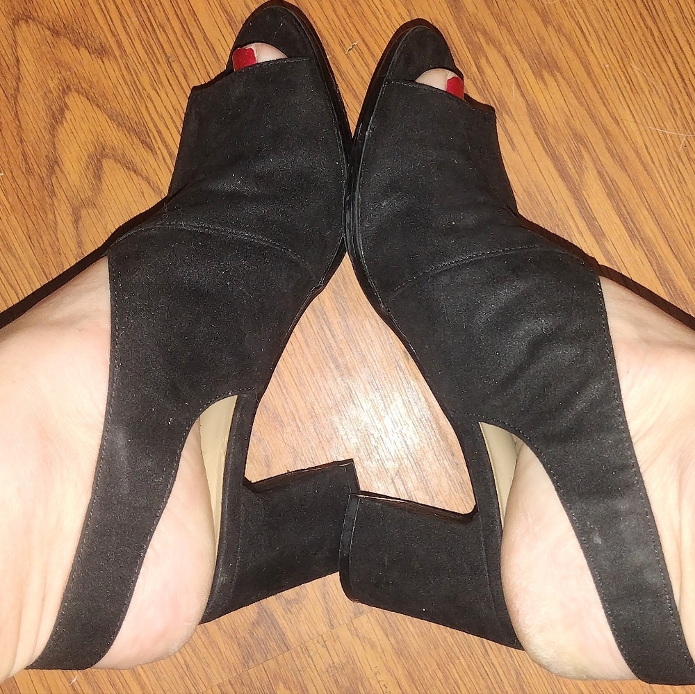 Naturalizer Black Open-Toe Heels 321